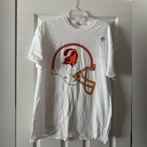 Bucs T-shirt. Size Large.
